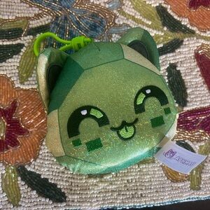 Aphmau Green Shimmery emerald plush cat clip